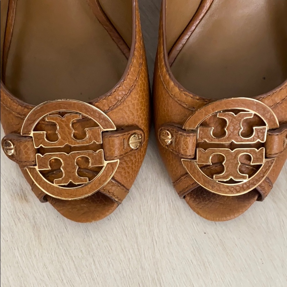 Tory Burch logo wedge pumps - Picture 5 of 5